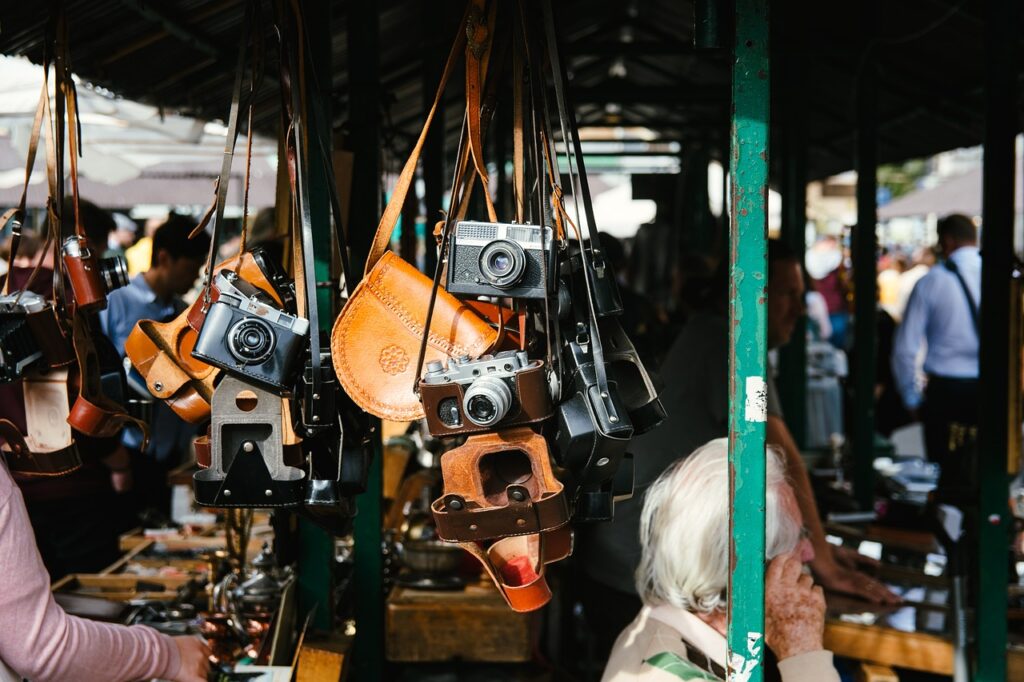 the guide to milan's street and flea markets
